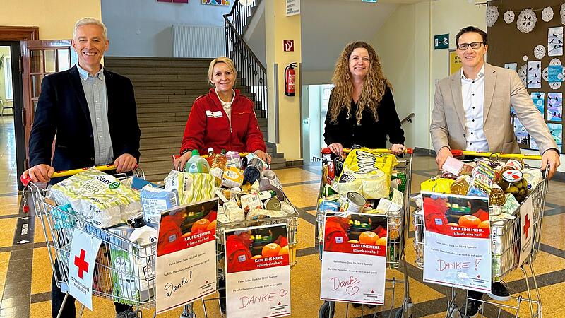 Münichholz students filled twenty trolleys with purchases