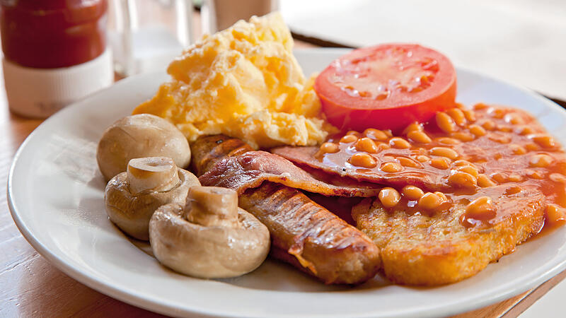 Ham, sausages and baked beans