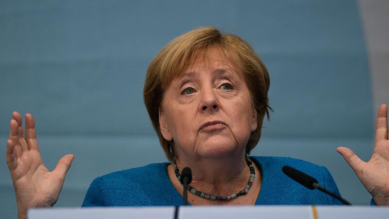 “Is Petro Poroshenko there?”  Russian trolls tricked Merkel