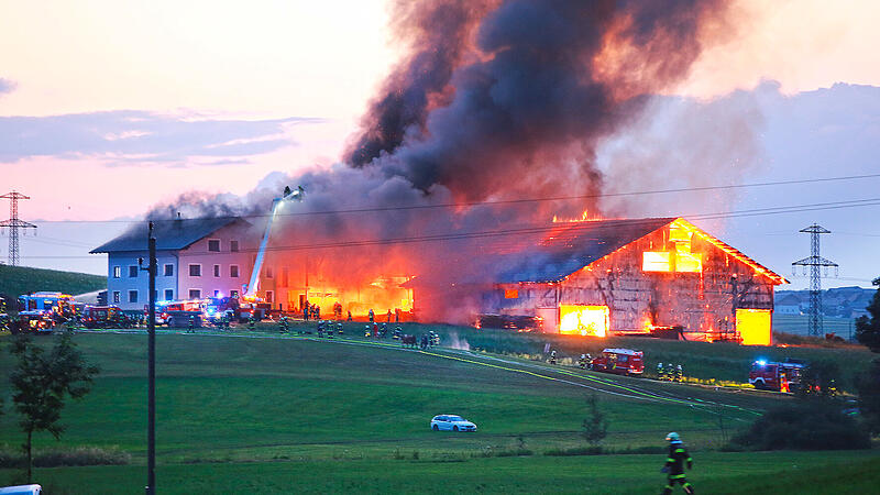 Großbrand auf Bauernhof in Pöndorf