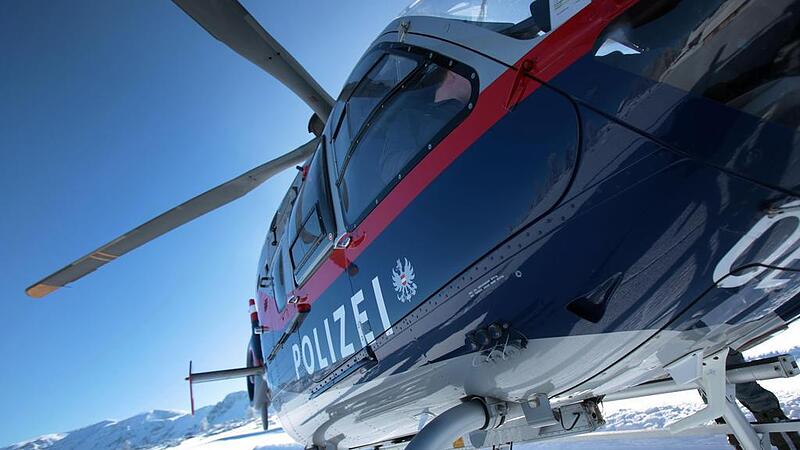 Hubschrauber Helikopter Lawine Schnee Winter vermisst Einsatz Polizei