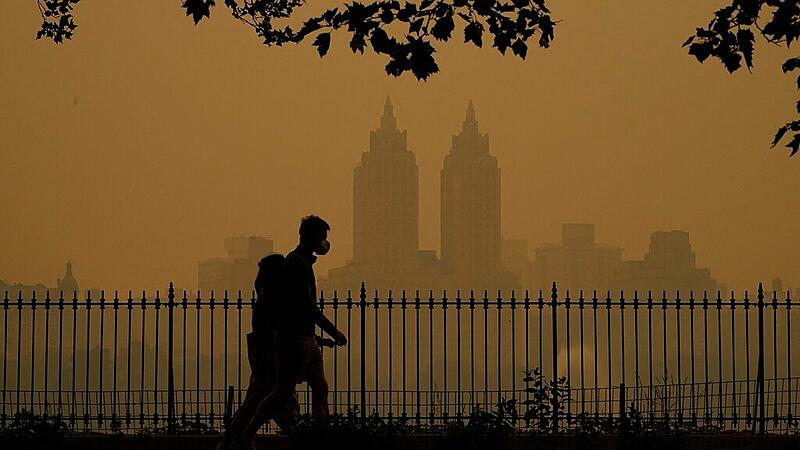 Smoke from Canada’s wildfires clouds skies over New York