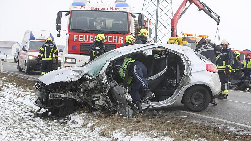 Burgkirchen: Schwerer Verkehrsunfall nach Überholmanöver