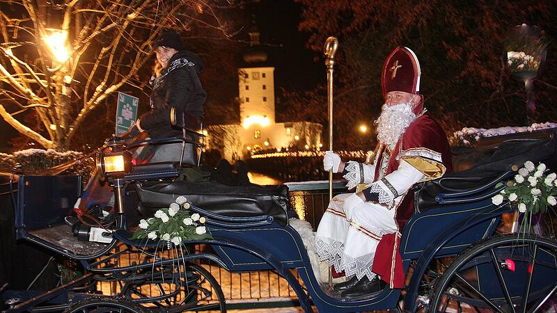 10. Traunsee Schlösser Advent: Heute kommt Nikolaus mit der Pferdekutsche