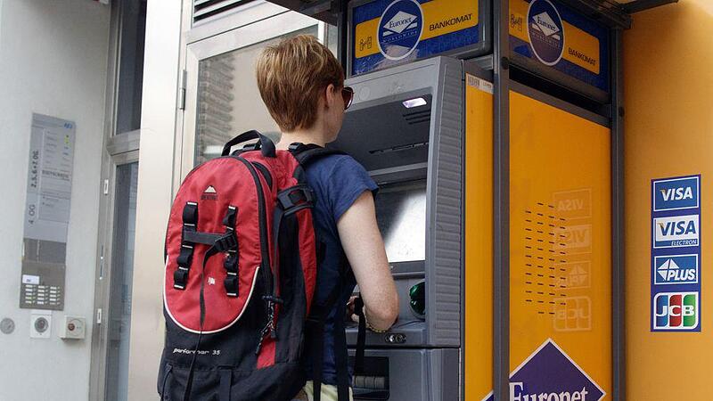 Bankomatgebühr:Ein Euronet-Gerät steht in Gmunden