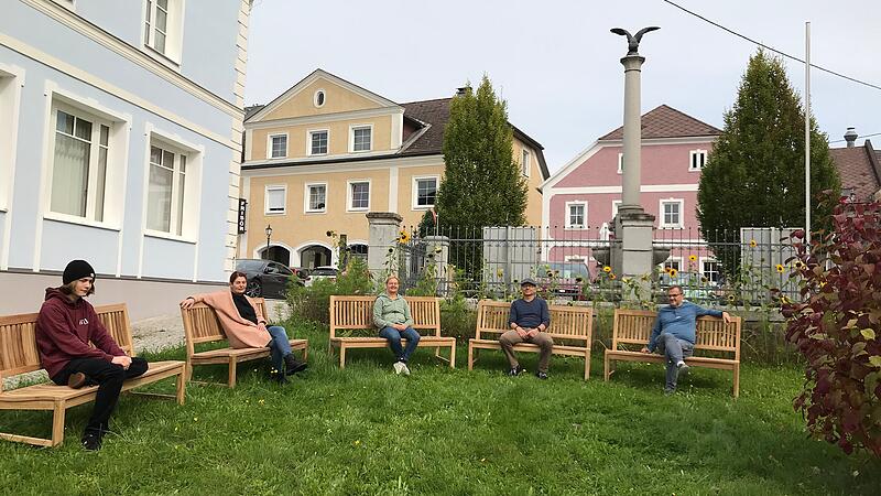 Green space in the town center became a meeting place