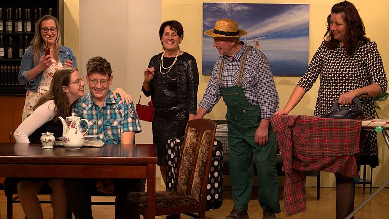 Theatergruppe Kollerschlag spielt das Stück "Explosive Landwirtschaft"