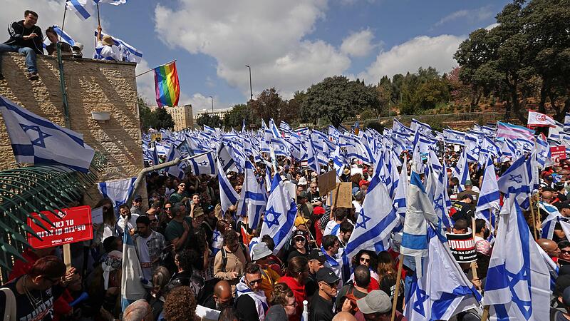 Nach massiven Protesten: Justizreform in Israel wird vorerst verschoben