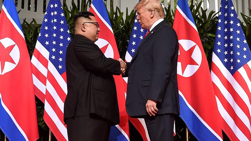 Historischer Händedruck bei Trump-Kim-Gipfel