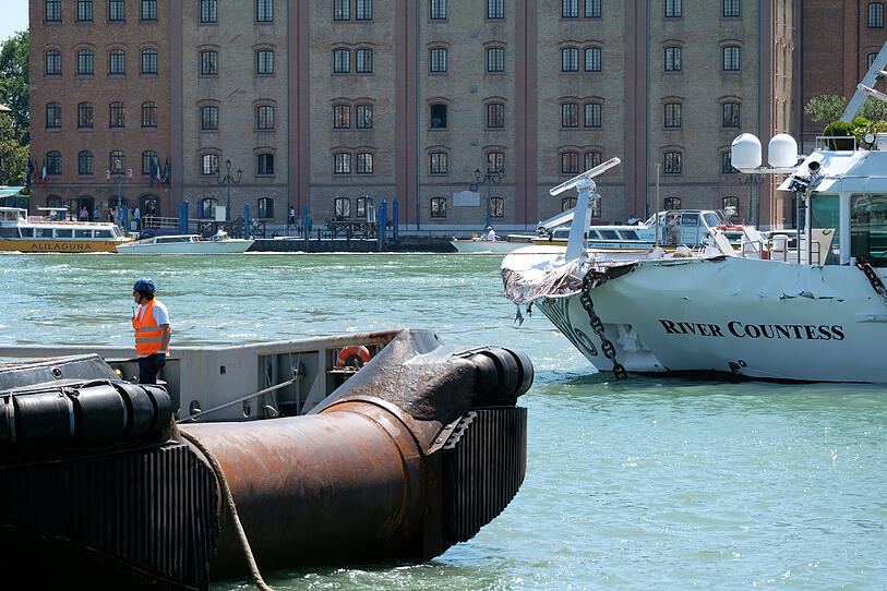 Kreuzfahrtschiff rammte Touristenboot in Venedig