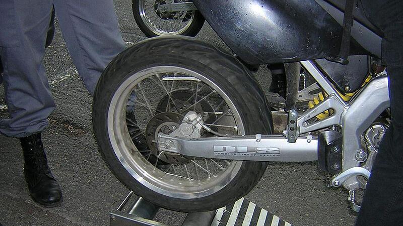 Polizei startet Kontrollen, um frisierte Mopeds aus dem Verkehr zu ziehen