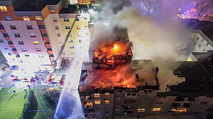 Wohnblock in Flammen: "Die Mieter sind verzweifelt"
