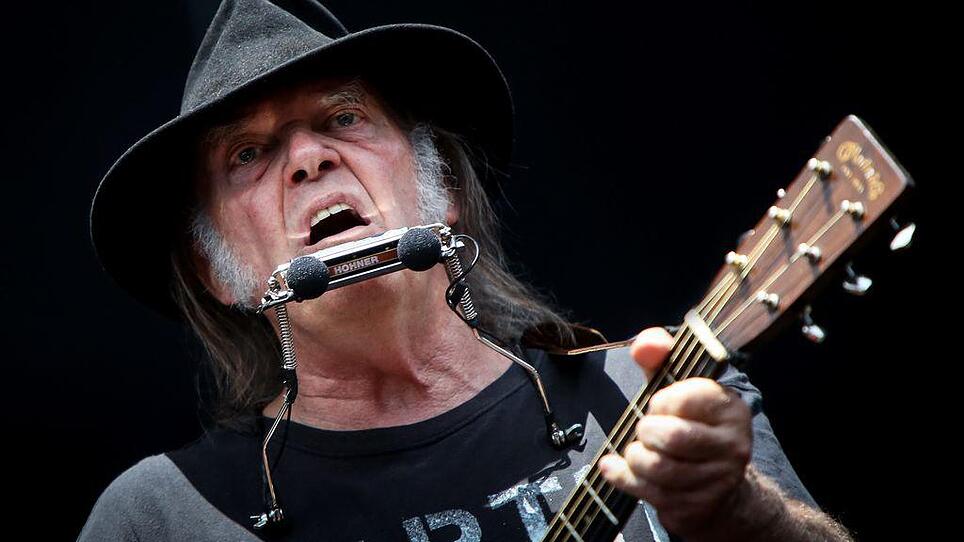 Neil Young zeigt Amerika mit "Peace Trail" den Finger