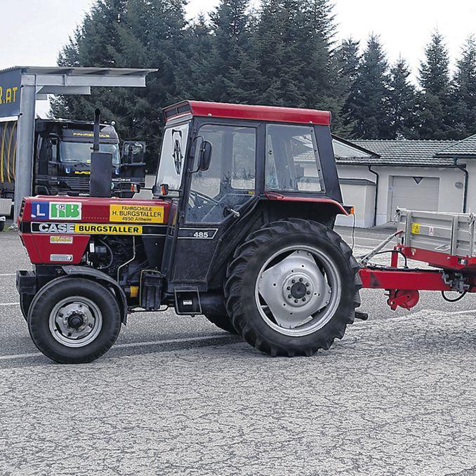 Traktor mit anhänger -Fotos und -Bildmaterial in hoher Auflösung – Alamy