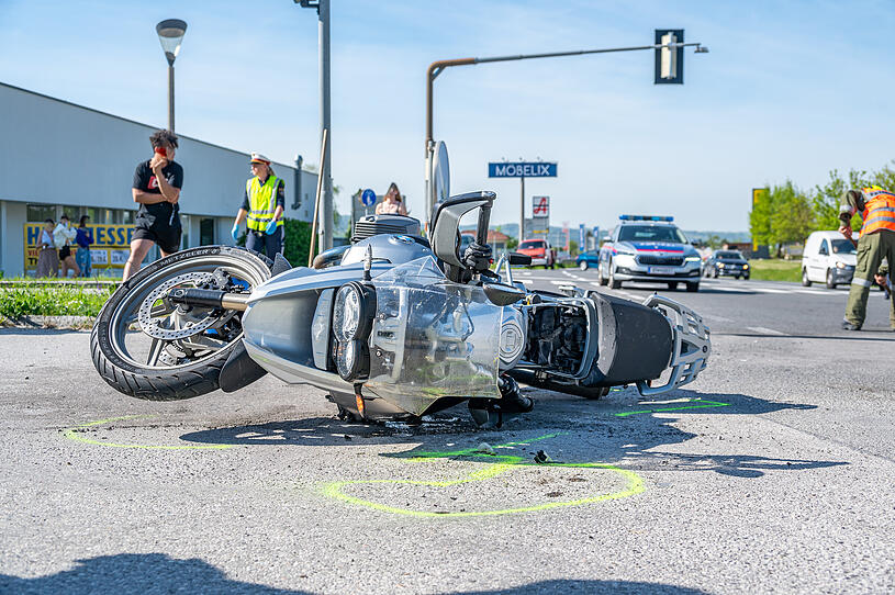 Kreuzungskollision in Micheldorf: Motorradfahrer verletzt