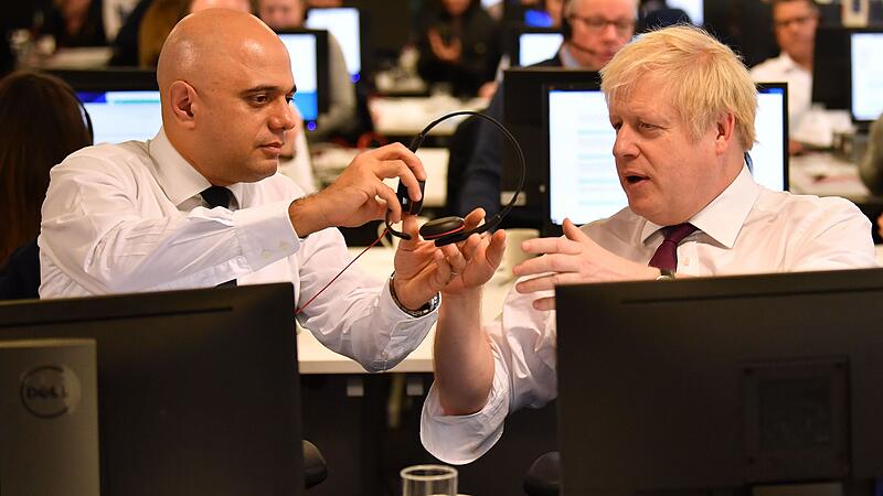 London: Johnson bildet sein Kabinett um