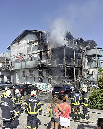 Brand zerstörte Wohnungen in Lengau