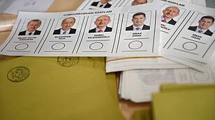 Wahl in der Türkei: Erdogan muss in Stichwahl