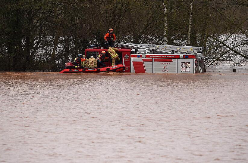 Sturm "Dennis": Überschwemmungen in Großbritannien