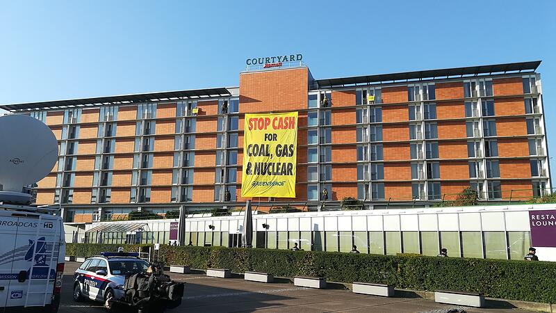 Energie-Gipfel Greenpeace-Protest auf hotel
