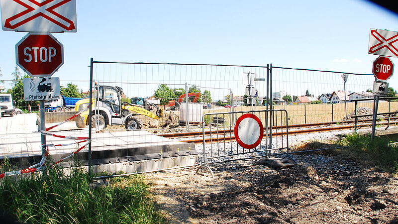 Nach Unfällen: Eisenbahnkreuzung am Steinbauerweg wird umgebaut
