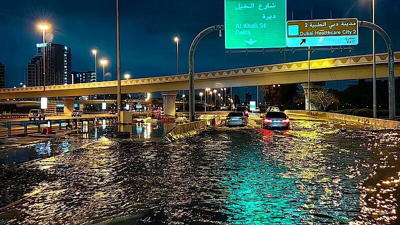 Emirates: Streets flooded in Dubai, heaviest rain since 1949
