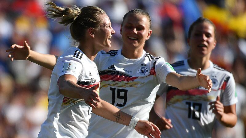 Deutschlands Fußballfrauen mit blütenweißer Weste
