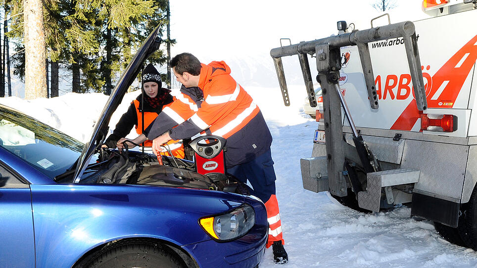 Pannenhelfer von ÖAMTC und Arbö sind für erwartete Schneefälle gerüstet