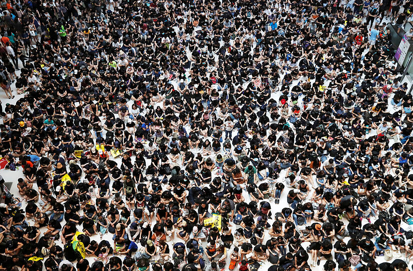 24.000 Menschen streiken in Hong Kong