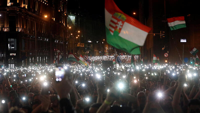 Erneut Großdemo gegen Orbáns Medienpolitik