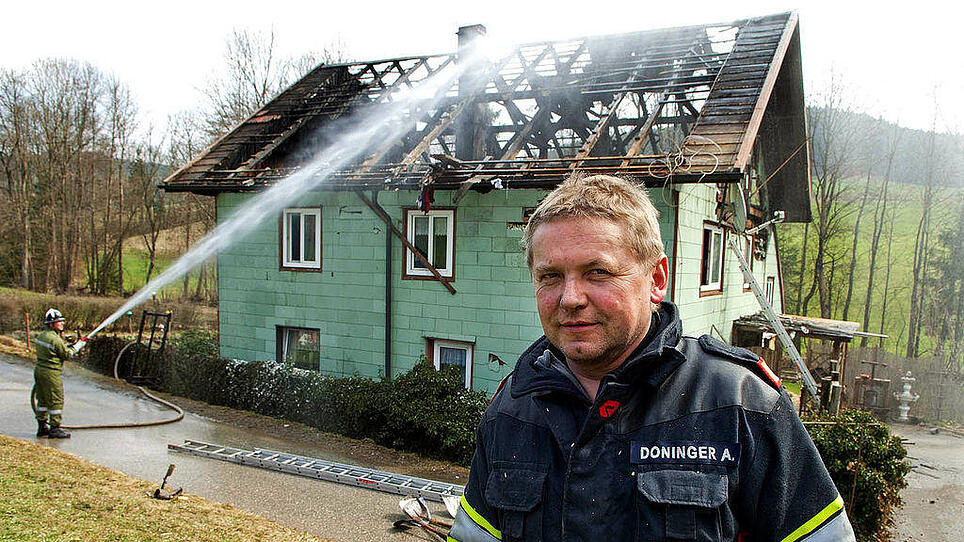 Vierköpfige Familie verliert Haus bei Brand