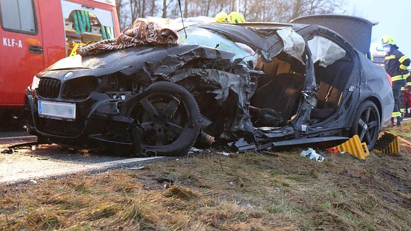 Schwerer Unfall in Andorf: Auto setzte Notruf ab