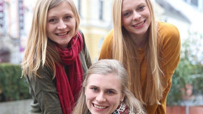 Drei Menscha aus dem Mühlviertel bezaubern als "Poxrucker Sisters"
