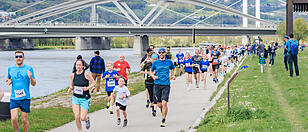3-Brücken-Lauf feiert seine Sonntagspremiere