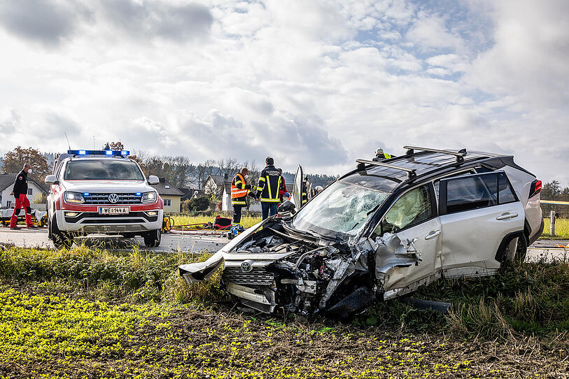 Schwerer Verkehrsunfall mit Rettungsauto