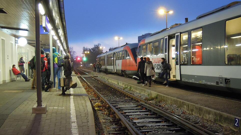Bessere Anschlüsse an Mattigtalbahn &ndash; Bus-Zubringerlösung für Gemeinden
