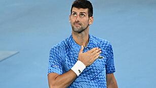 For his mom: After winning, Djokovic makes the whole stadium sing
