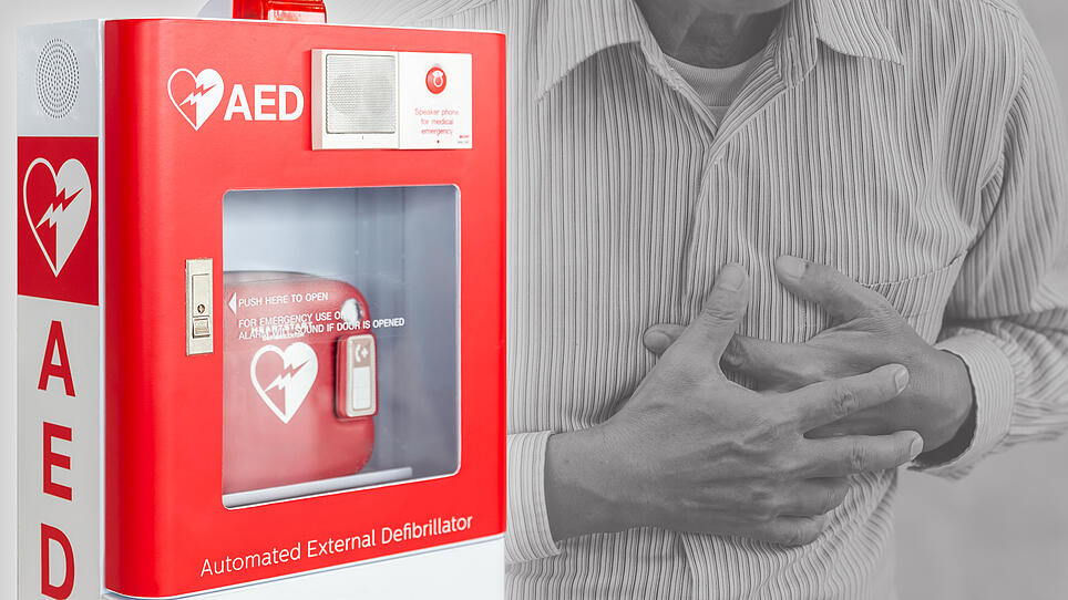 Herzinfarkt Defibrillator Herzmassage