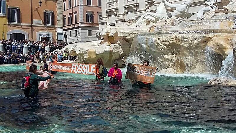 Climate activists pour black liquid into Trevi Fountain