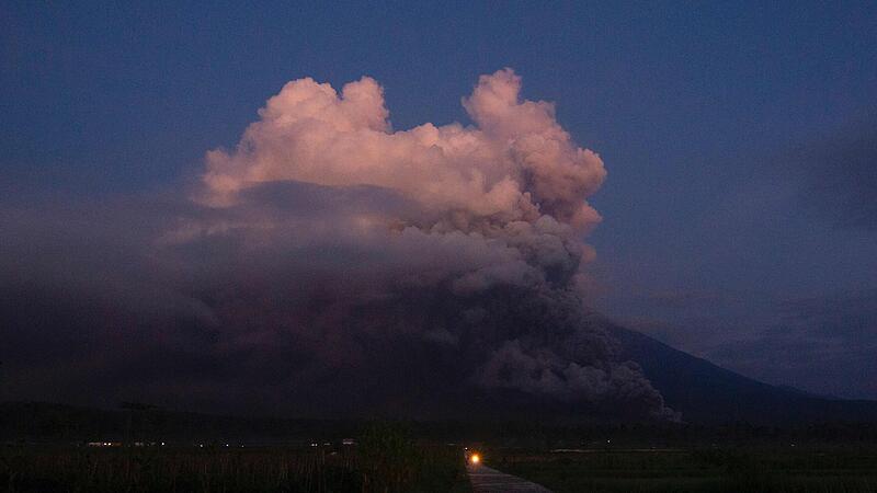 Highest alert level declared for Semeru volcano
