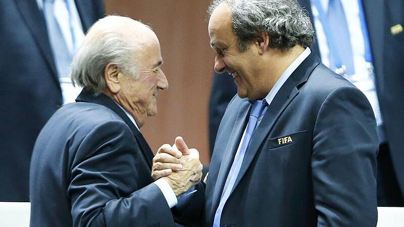 Acht Jahre gesperrt: Dieses Urteil lässt Blatter und Platini "Rot" sehen