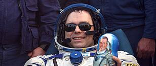 Kosmonaut Dmitry Petelin nach der Landung