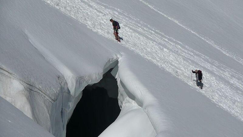 Urlauberin stürzte zwölf Meter in eine Gletscherspalte: Leicht verletzt gerettet