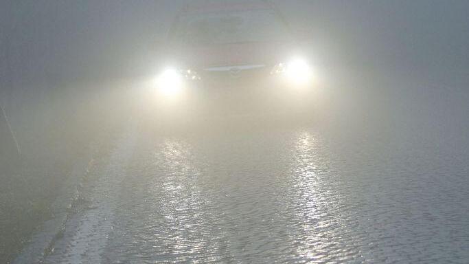 Glatteis und Nebel machen die Straßen gefährlich
