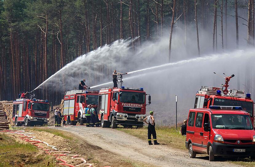 Riesiger Waldbrand auf ehemaligem Truppenübungsplatz