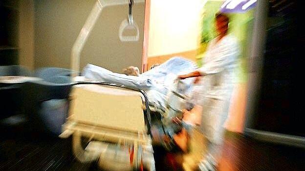 Wetterkapriolen: Herzpatienten liegen im Spital auf dem Gang