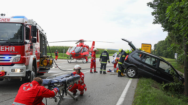 Notarzthubschrauber Verkehrsunfall Lambach