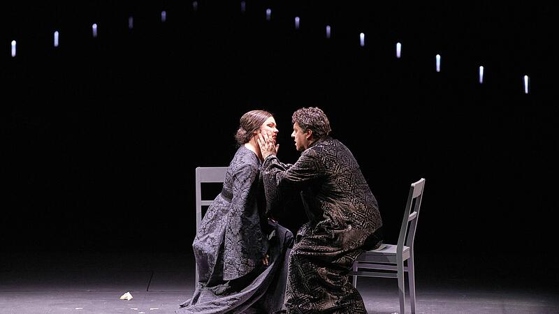 Anna Netrebko (Lady Macbeth) und Luca Salsi (Macbeth) in Verdis Oper "Macbeth", die am Donnerstag, 10. Juni 2021, an der Wiener Staatsoper Premiere hatte