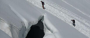 Snowboarder aus Gletscherspalte gerettet
