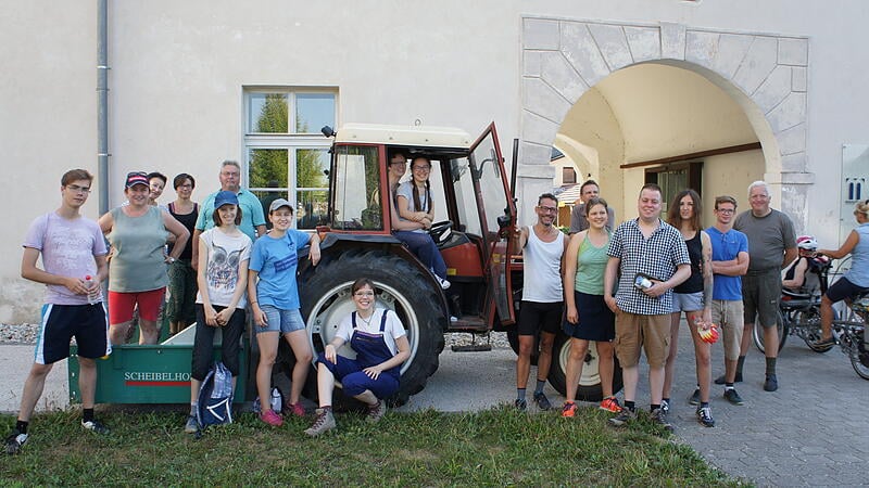 Im Urlaub freiwillig arbeiten: Junge Leute im Friedensdienst in Hartheim